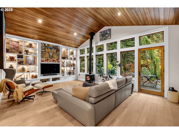 Property Photo: 922 SW Spelling Pl OR 97014