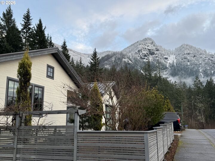 Property Photo:  922 SW Spelling Pl  OR 97014 