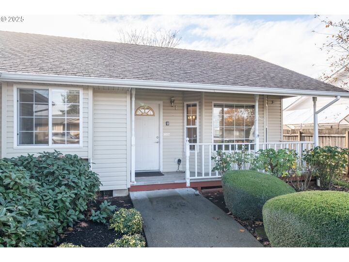 Property Photo: 980 Cleveland St OR 97325