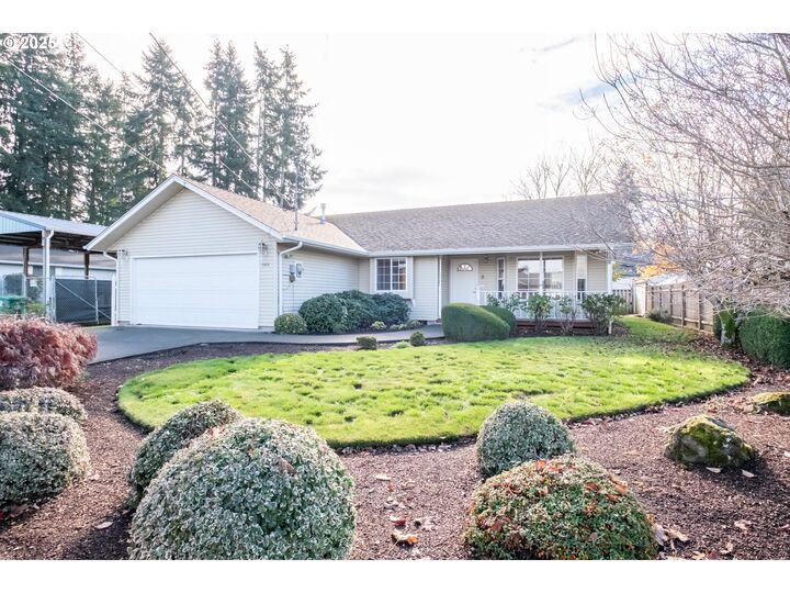 Property Photo:  980 Cleveland St  OR 97325 