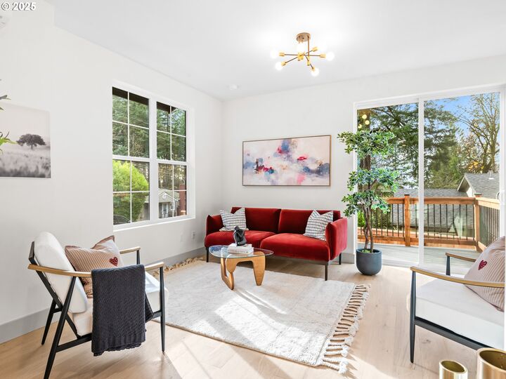 Property Photo:  5217 SW Vacuna St  OR 97219 