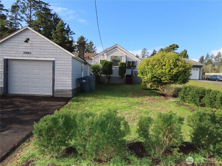 Property Photo: 1021 S Forrest Street WA 98595