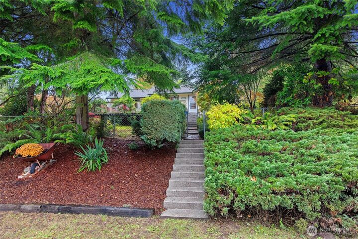 Property Photo:  18509  1st Avenue  NE  WA 98392 