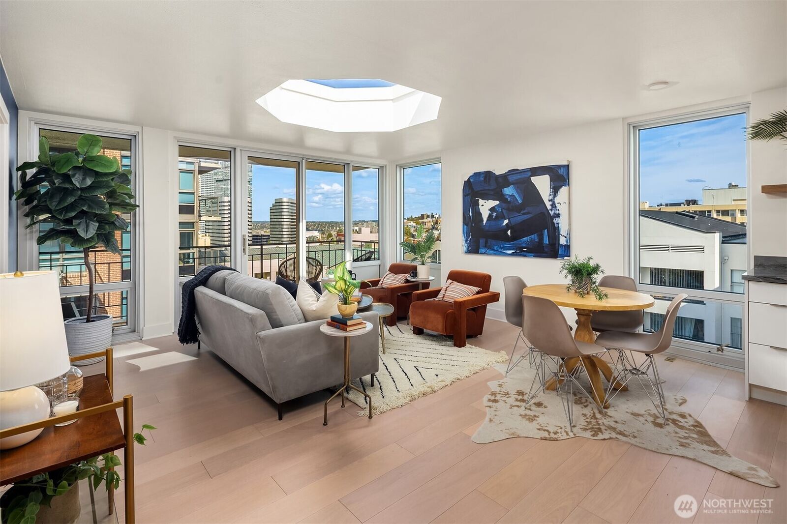 Property Photo:  1000  Union Street Ph-D  WA 98101 