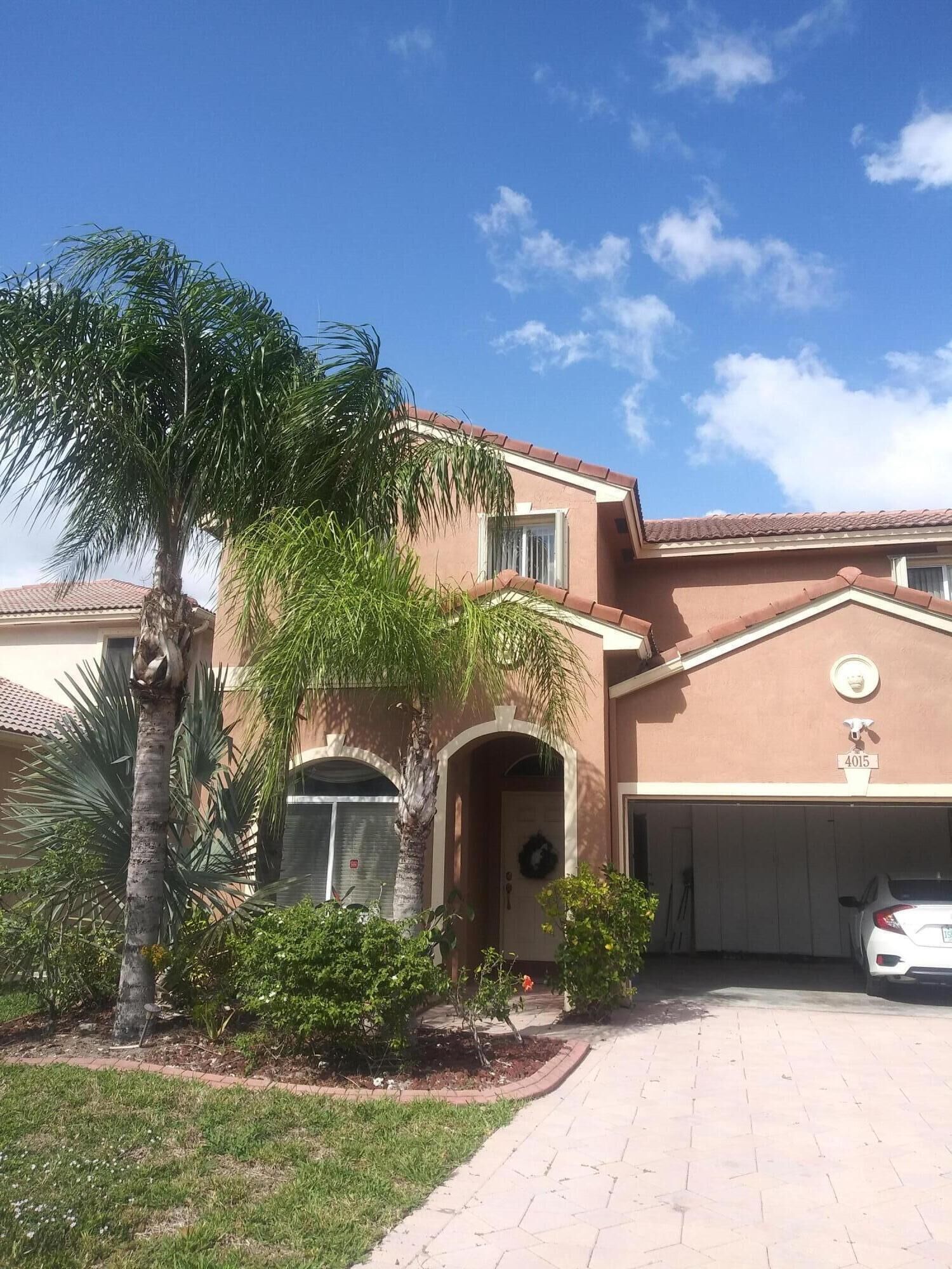 Property Photo: 4015 Banyan Trails Drive FL 33073