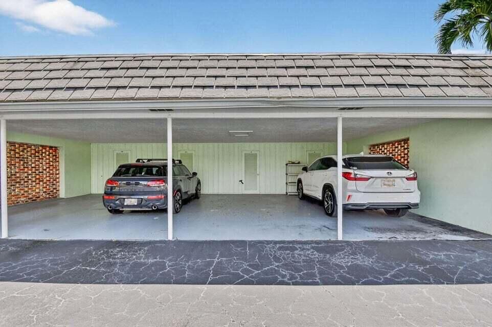 Property Photo:  324 Orange Tree Drive 5  FL 33462 