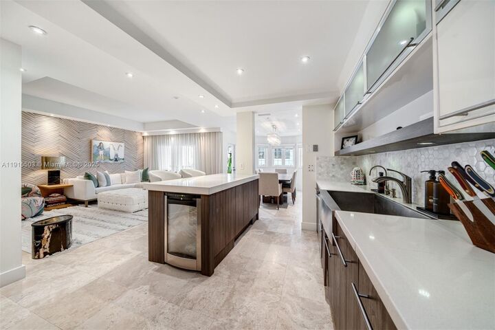 Property Photo:  1413 Sunset Harbour Dr 208  FL 33139 