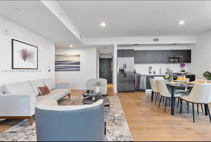 Property Photo: 398 NE 5th St 4109 FL 33132