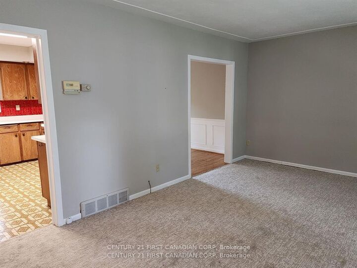 Property Photo:  711 Algoma Avenue Upper Unit  ON N5X 1W4 