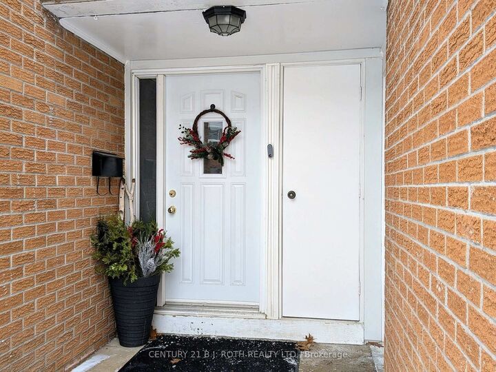 Property Photo: 235 Steel Street 4 ON L4M 2H1