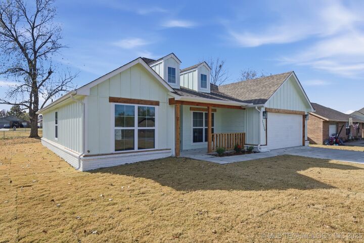 Property Photo:  21524 E 35th Place S  OK 74014 