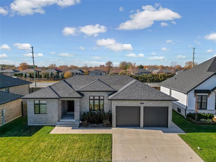 Property Photo:  21 Sunningdale Drive  ON N8H 0C4 