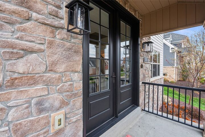 Property Photo:  1010 Colony Dr  PA 15205 