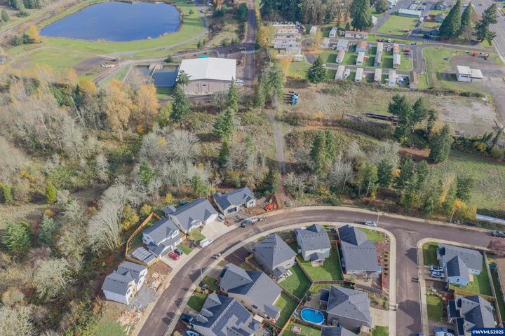 Property Photo: 1401 45th Av OR 97386