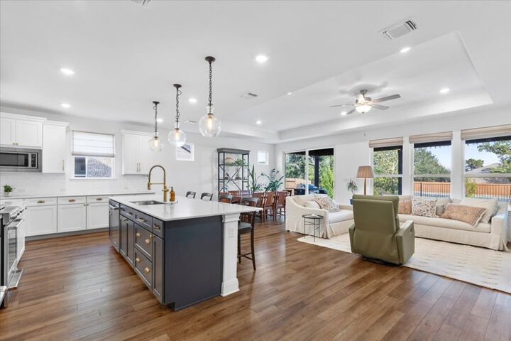 Property Photo:  404 Climbing Rock Loop  TX 78620 