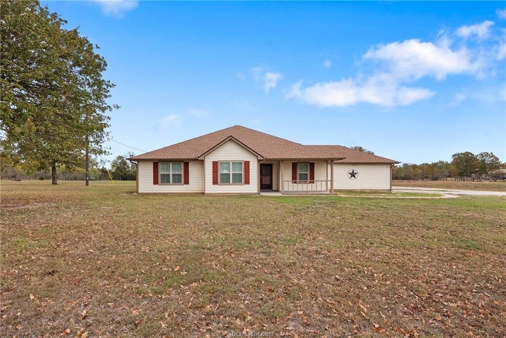 Property Photo:  1635 Lakeview Drive  TX 77879 