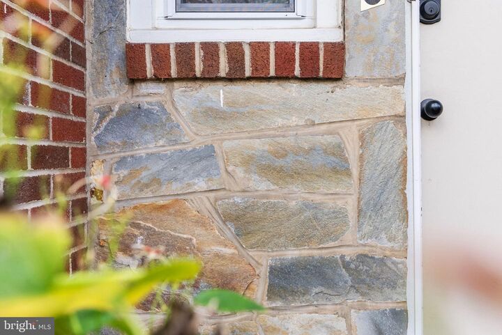 Property Photo: 105 W Oates Avenue VA 22601