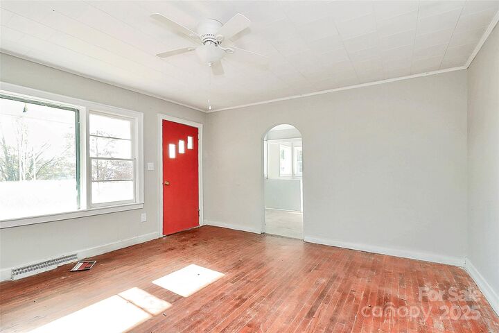Property Photo:  1123 E Gaston Street  NC 28092 