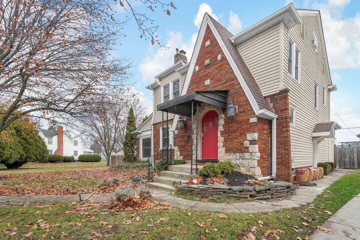 Property Photo: 638 Wiltshire Road OH 43204