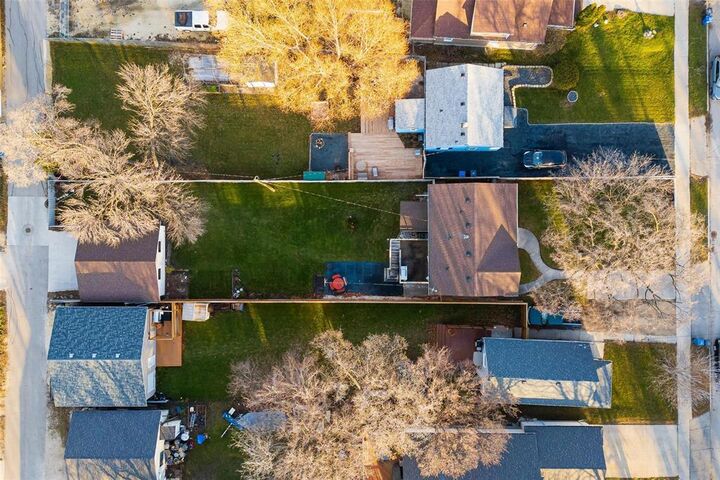 Property Photo:  61 Berrydale Avenue  MB R2M 1M1 