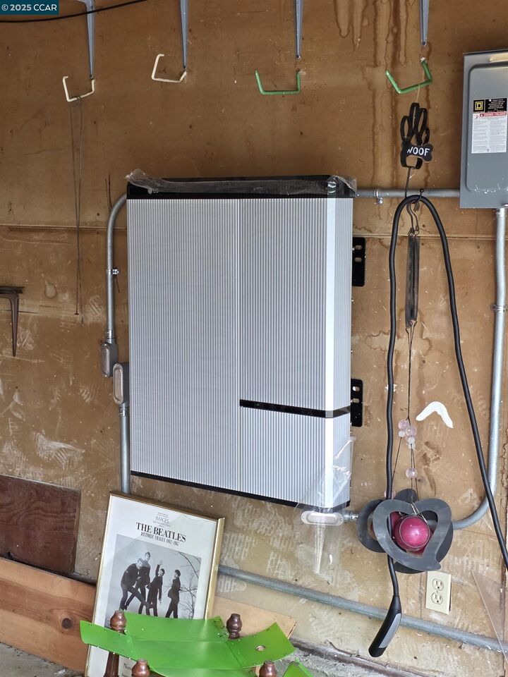 Property Photo: 9 Cherrywood Ct CA 94806