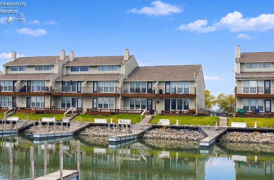 Property Photo: 1661 N Windward OH 43452