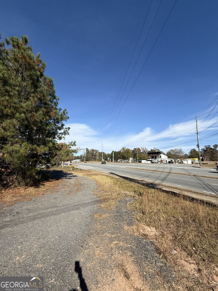 Property Photo: 6387 Bells Ferry Road GA 30102