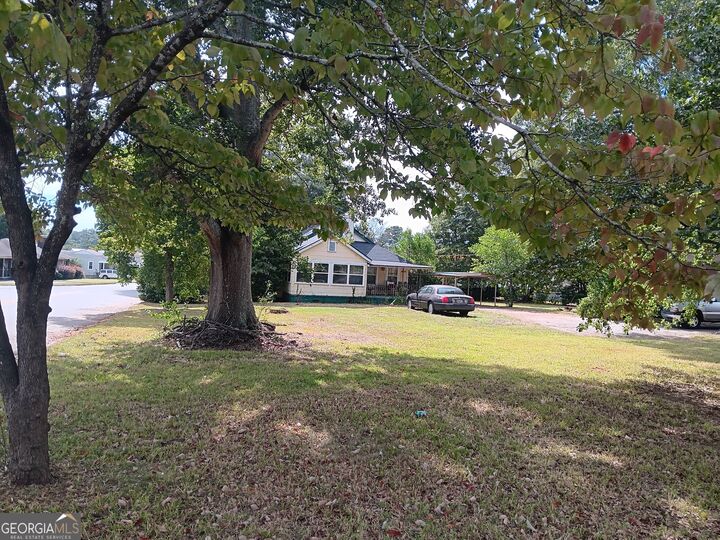 Property Photo: 406 Brookwood Drive GA 30286