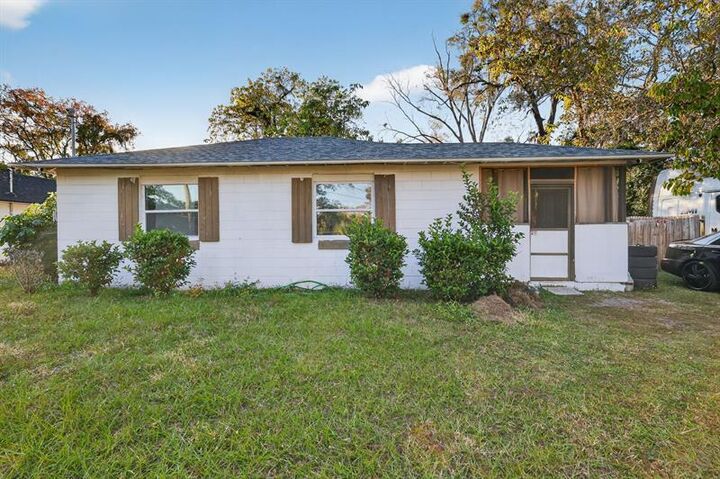 Property Photo: 1030 NW 13 Ave FL 34475