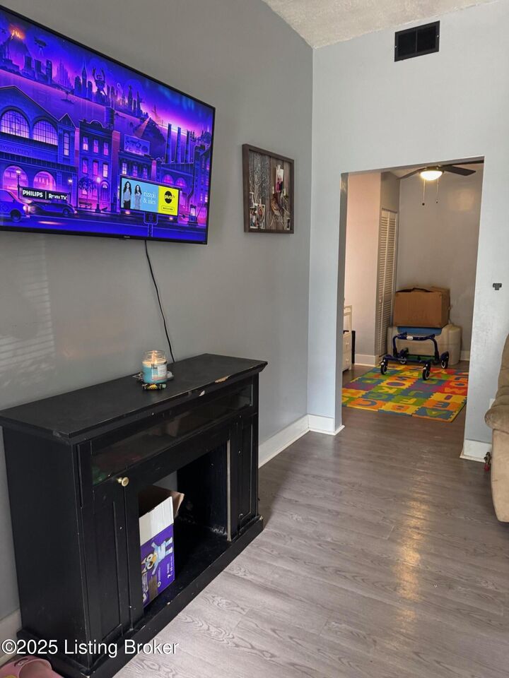 Property Photo: 365 N 27th St KY 40212