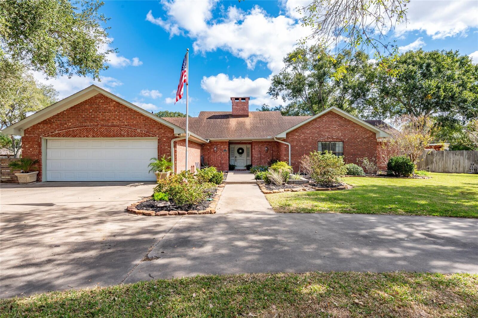 Property Photo: 1704 Live Oak Lane TX 77437