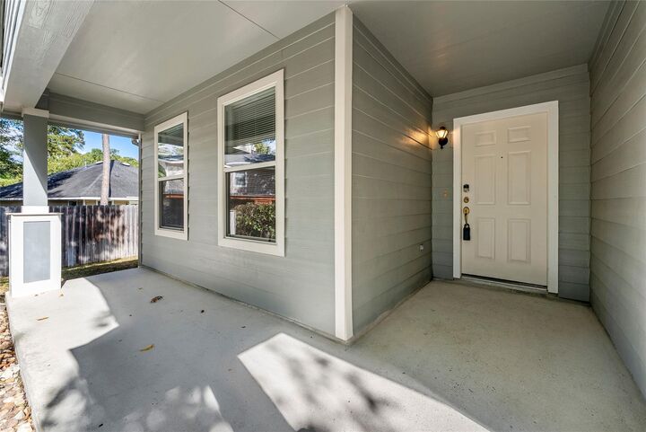 Property Photo: 10 Druids Glen Place TX 77382