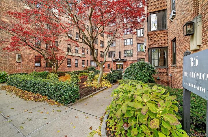 Property Photo:  35 Parkview Avenue 6K  NY 10708 