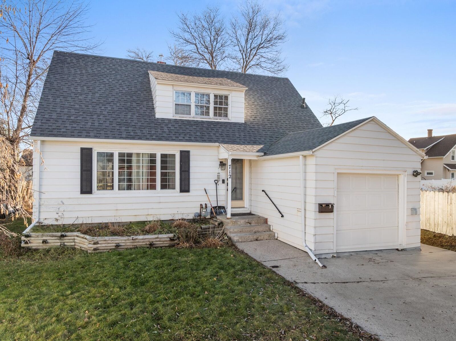 Property Photo:  712 Normals St  ND 58703-2257 