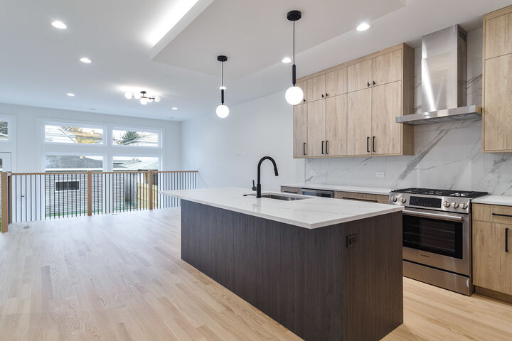 Property Photo: 4246 N Kimball Avenue IL 60618