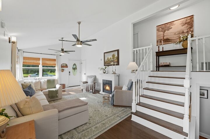 Property Photo: 316 Victoria Drive IL 60164