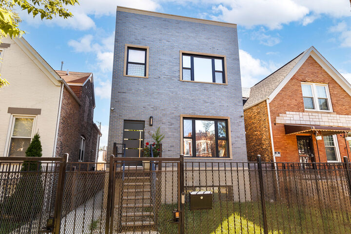 Property Photo: 943 N Central Park Avenue IL 60651