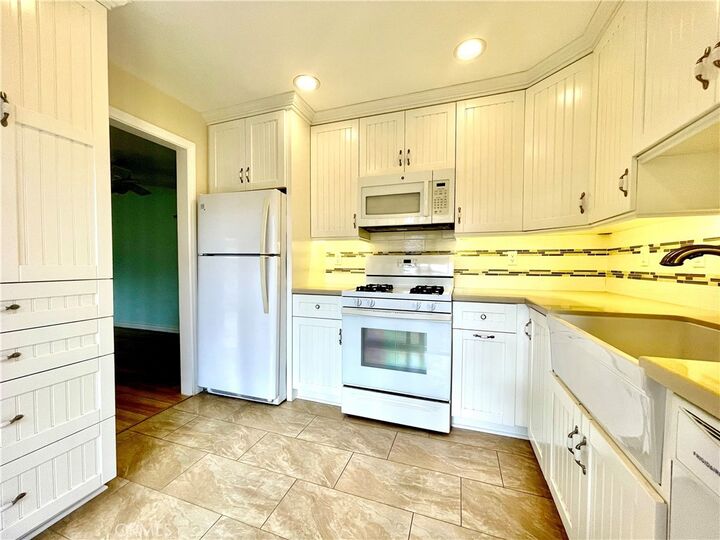 Property Photo:  16973 Bluewater Lane 71  CA 92649 