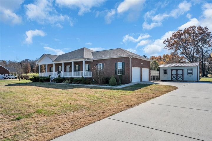 Property Photo: 209 Gladys Dr TN 37160