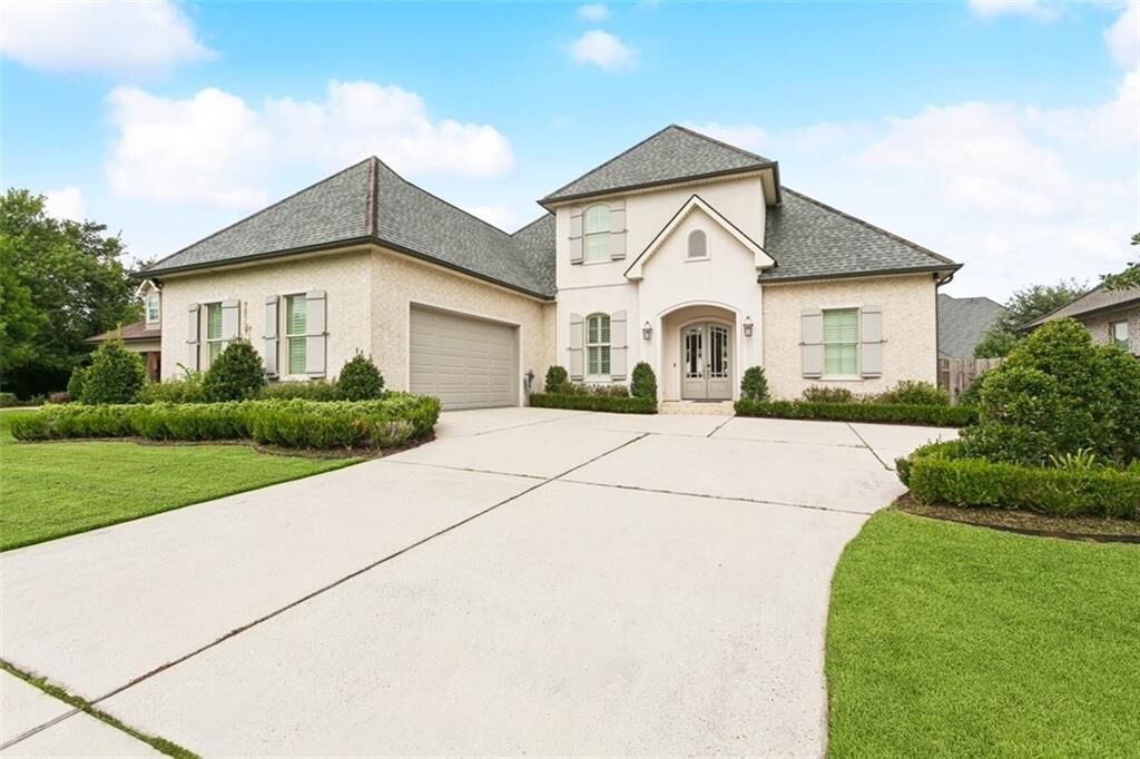 Property Photo: 116 Kellywood Court LA 70037