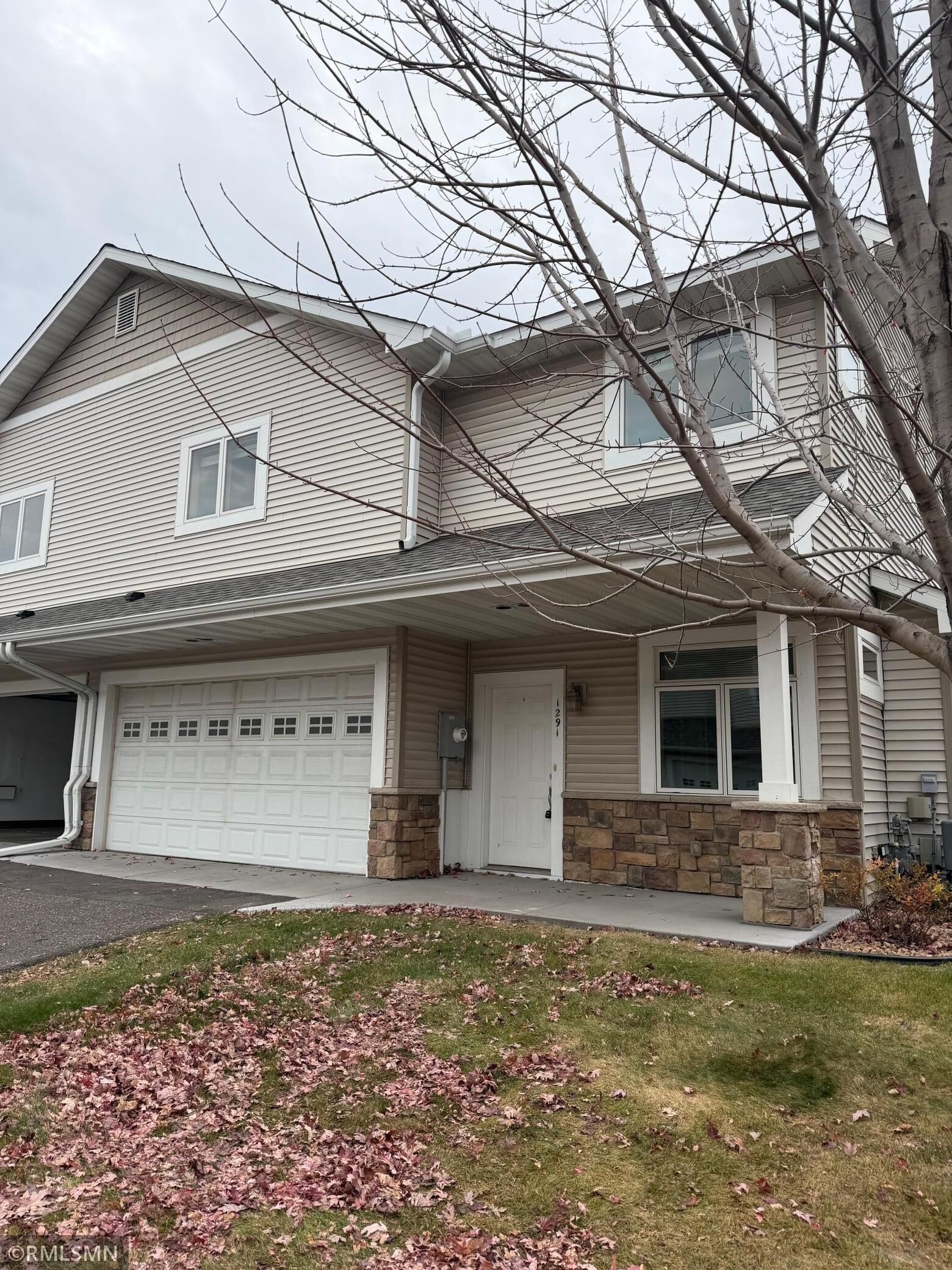 Property Photo:  1291 County Road D Circle E  MN 55109 