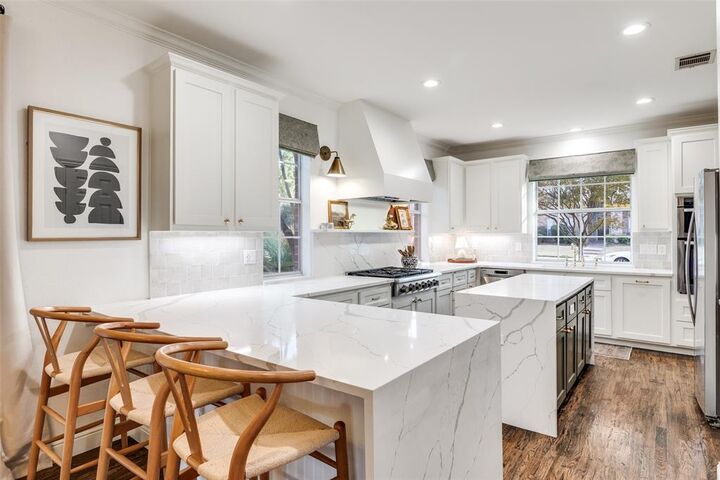 Property Photo: 4409 Oak Knoll Drive TX 75093