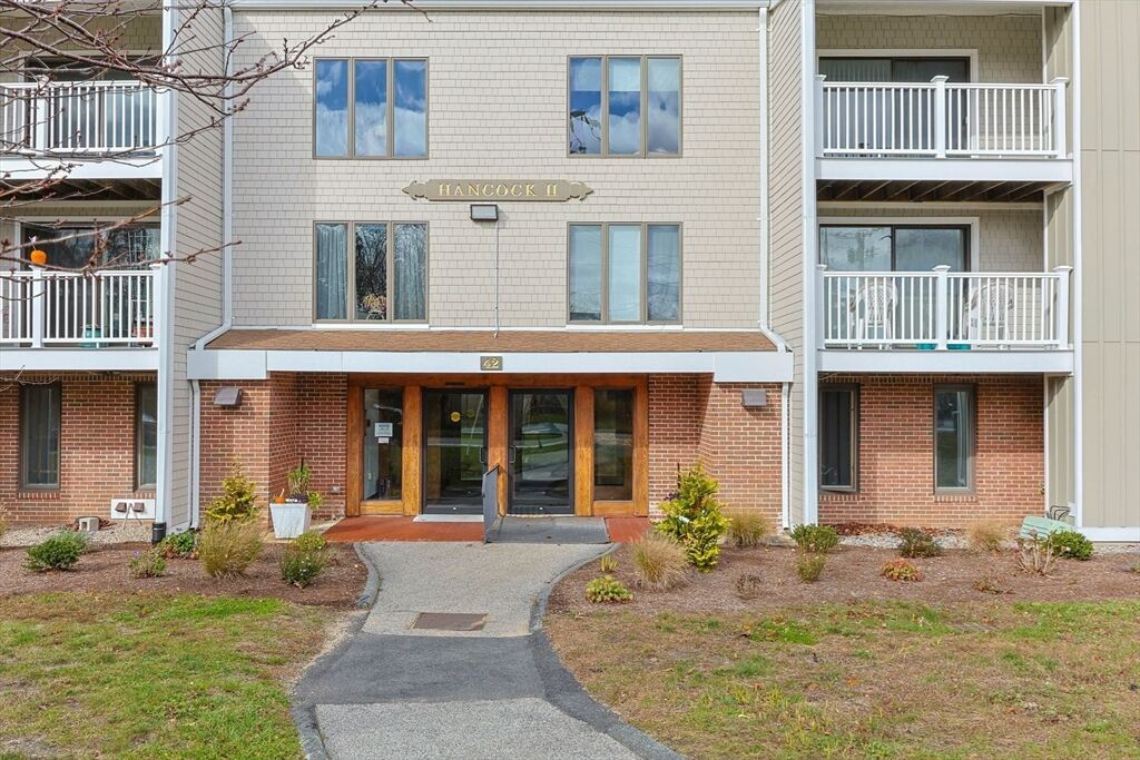 Property Photo:  42 Old Colony Way Apt 28  MA 02653 