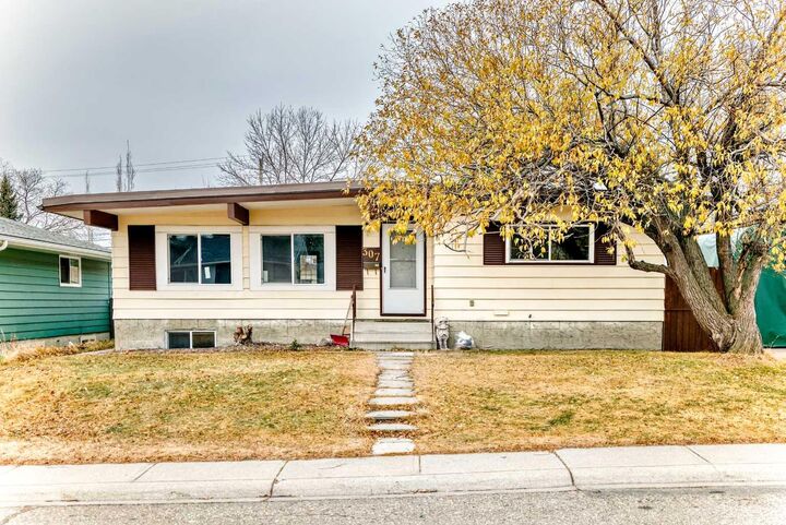 307 Huntridge Road NE  Calgary AB T2K 4B8 photo