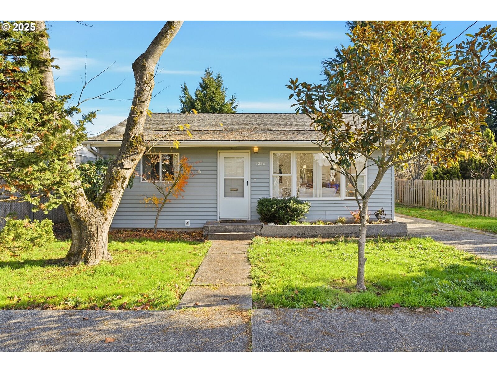 Property Photo:  4230 SE 73rd Ave  OR 97206 