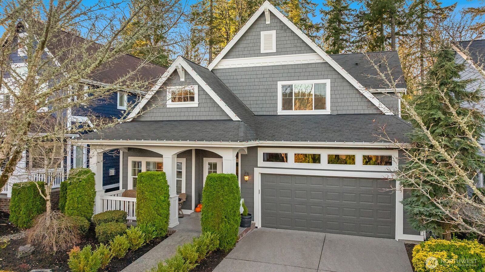 Property Photo:  2695  20th Avenue NE  WA 98029 