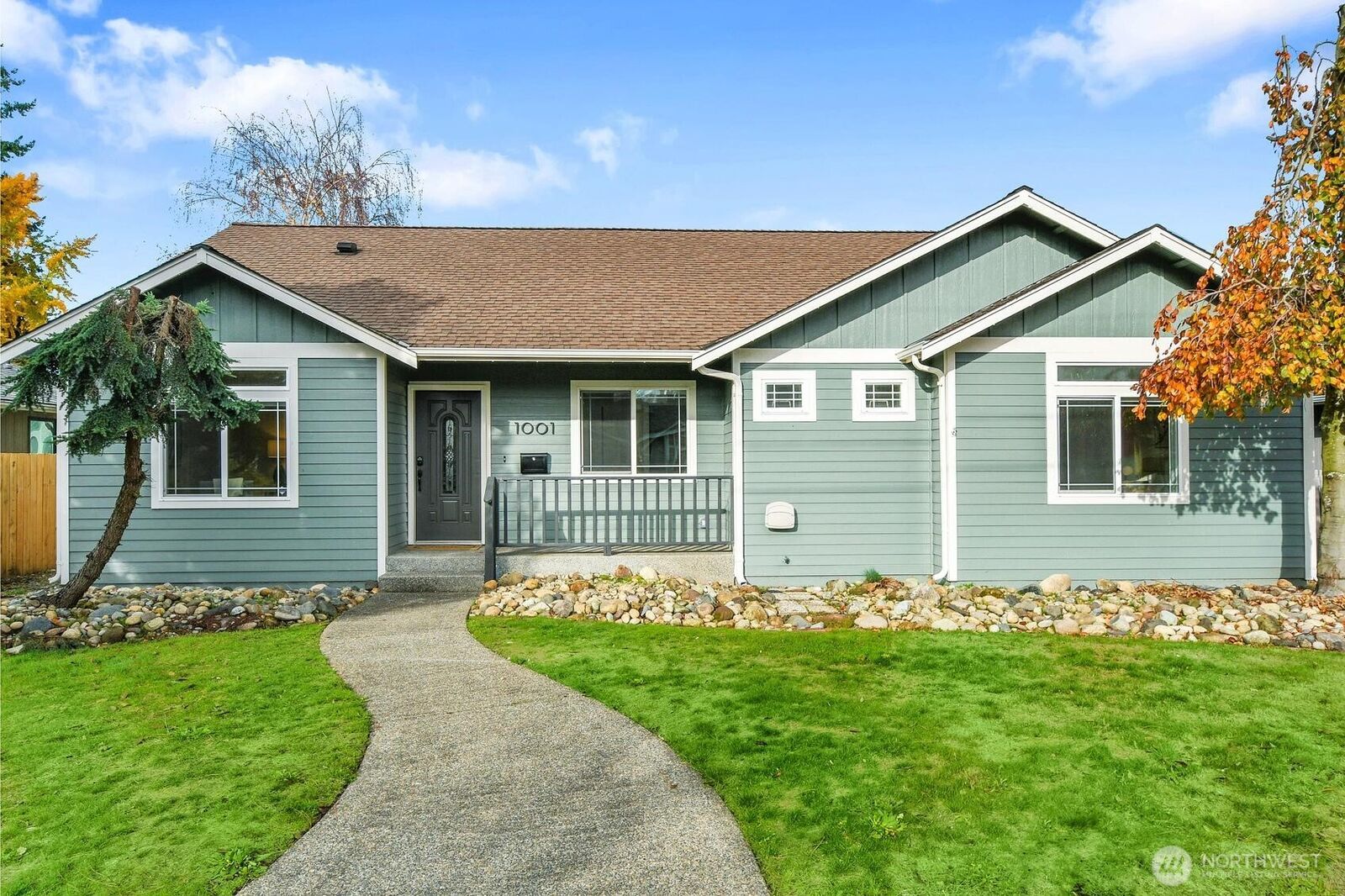 Property Photo:  1001  8th Avenue NW  WA 98371 