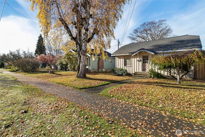 Property Photo:  2805  Walnut Street  WA 98225 