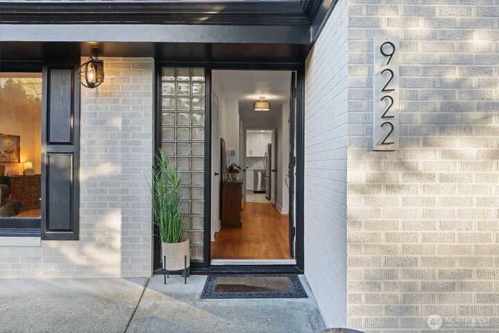 Property Photo:  9222  40th Avenue NE  WA 98115 