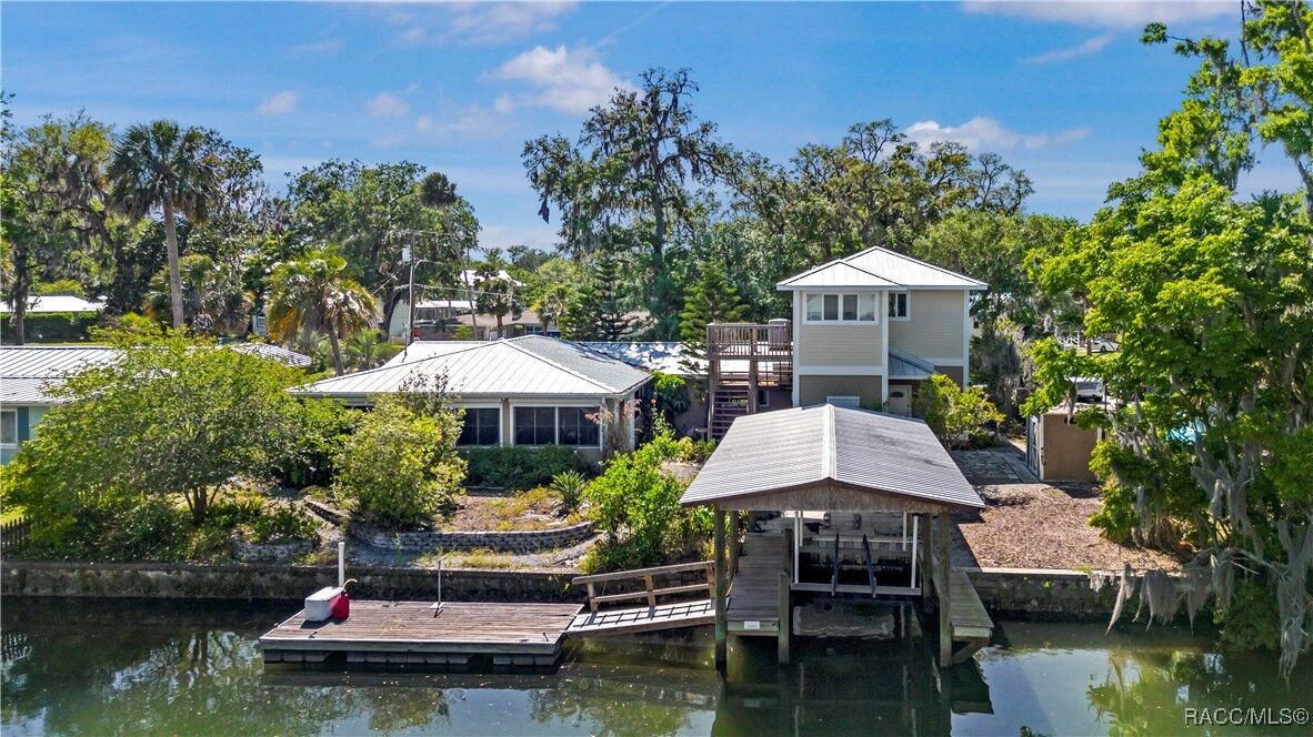 Property Photo:  1203 SE Kings Bay Drive  FL 34429 